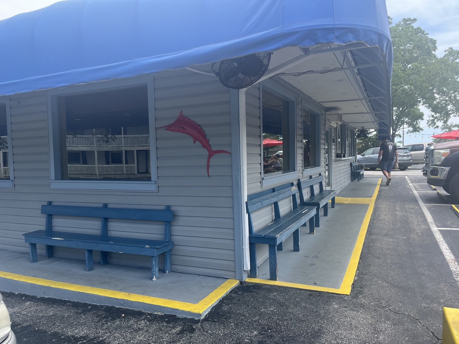 Calabash Seafood Hut storefront and parking area